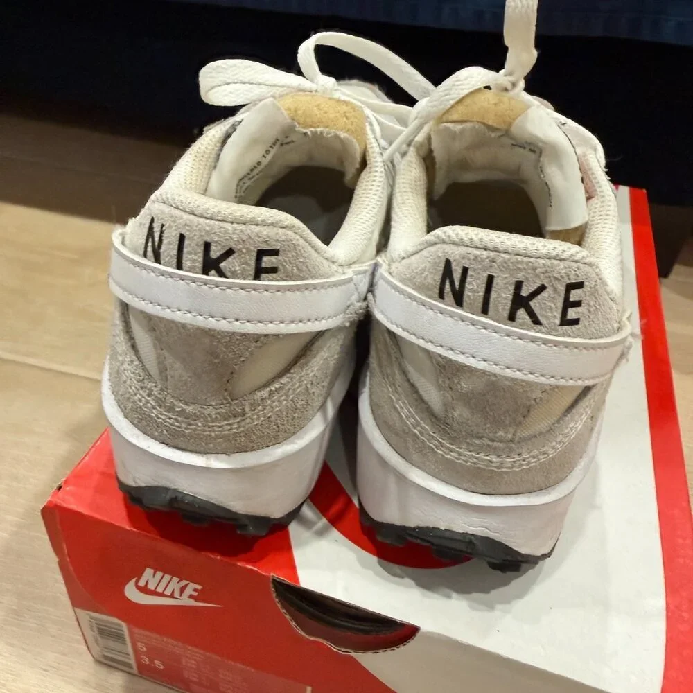 Nike Waffle Debut size 5